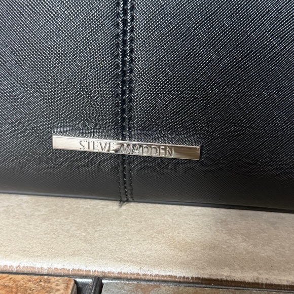 Steve Madden Black Handbag Minimalist Small Purse with Crossbody Shoulder Strap - Picture 3 of 16